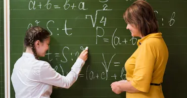 PISA-2025: Более половины учеников не достигли базового уровня по математике и чтению