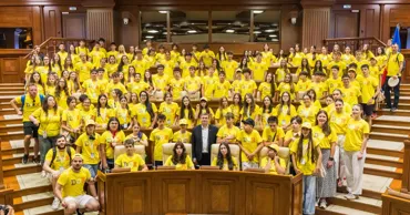 Diaspora, la Parlament: Tinerii au venit cu propriile legi și au discutat cu Grosu
