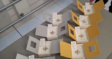 Bijuterii, monede și figurine din argint, găsite în bagajele unor pasageri la AIC