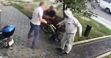 В столице молодой человек напал на мужчину и украл велосипед.