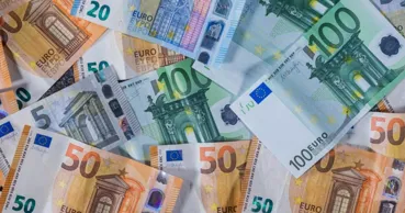Moldovenii vor putea efectua operațiuni de până la 100.000 de euro fără acordul BNM