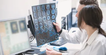 Studiu: Deficitul a șase grupe de vitamine accelerează dezvoltarea bolii Alzheimer
