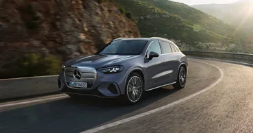 Modelul Mercedes-Benz GLC pe baterii, prezentat: Autonomie de 713 kilometri fără încărcare și ecran de un metru