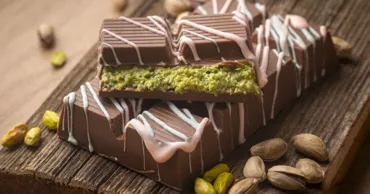 Диетолог раскрыл "пользу" дубайского шоколада и скрытую силу фисташек