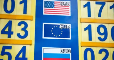 Curs valutar 14 iunie 2026: Cât valorează un euro și un dolar