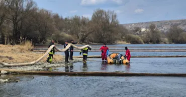 Экологическая опасность на Днестре: Польша предоставила 5 т абсорбирующего материала
