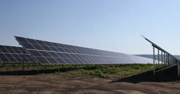Guvernul a aprobat licitațiile pentru construcția centralelor eoliene și fotovoltaice