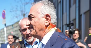 Наследного принца Ирана облили кетчупом