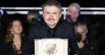 Regizorul român Cristian Mungiu, premiat cu Palme d’Or la Cannes pentru filmul Fjord