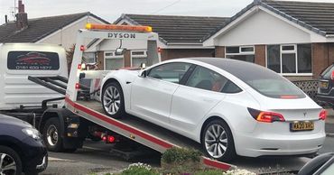 В новой Tesla Model 3 рулевое колесо отвалилось прямо во время движения.