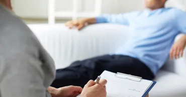 Psihologii au descoperit o legătură între comunicarea frecventă cu chatboții și depresie