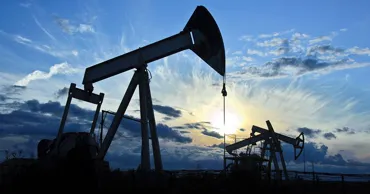 Цена нефти Brent вновь превысила 90 долларов за баррель