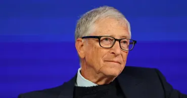 Bill Gates cere reguli stricte pentru inteligența artificială: Riscurile sunt reale