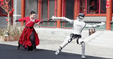 Progres în robotică: Un robot umanoid a executat un dans complex al săbiilor