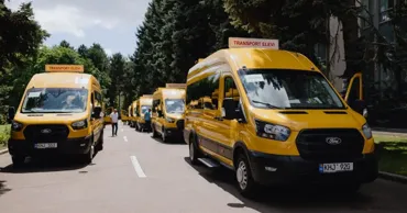 В Молдове учителей реорганизованных школ будут бесплатно возить на работу