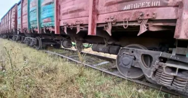 В Кагуле пять вагонов грузового поезда сошли с рельсов