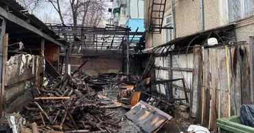 В Бельцах сгорела постройка с дровами: пожарные предотвратили распространение огня