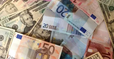 Curs valutar 26 august 2026: Cât valorează un euro și un dolar