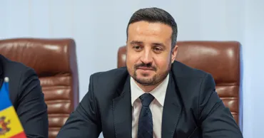 Доходы семьи госсекретаря от соцвыплат и подарков оказались выше его зарплаты