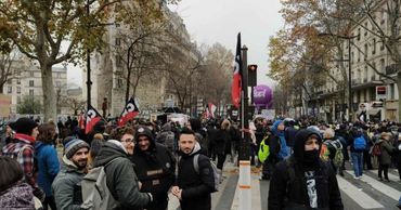 В Париже забастовка работников транспорта продлится до 9 декабря.