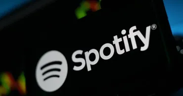 Spotify начнет маркировать ИИ-исполнителей значком AI Persona