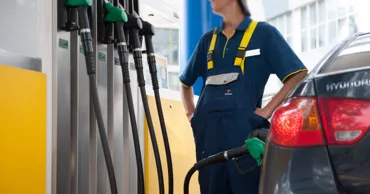 Carburanții se scumpesc ușor miercuri: Prețurile plafon stabilite de ANRE