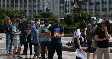 В Белоруссии провели точечные задержания стоявших в очередях в ЦИК.