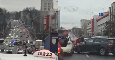 Încă un accident în Capitală: Trei mașini, avariate. Circulația este îngreunată