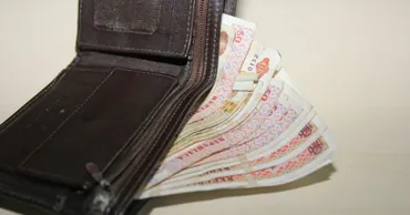 În ciuda dezvoltării plăților digitale, cererea de numerar nu scade