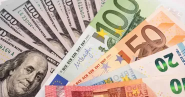 Curs valutar 15 august 2026: Cât valorează un euro și un dolar