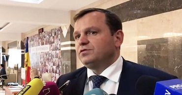 Нэстасе пришел в парламент поддержать Санду.