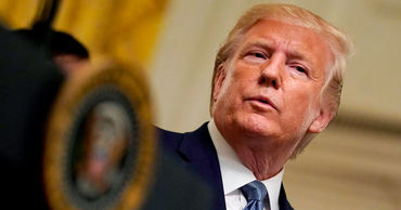 Facebook с удалит все упоминания осведомителя, пожаловавшегося на Трампа.