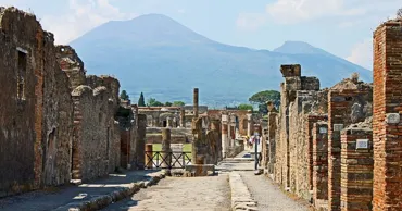 Un turist polonez va fi sancționat pentru tentativa de a lua un suvenir din Pompei