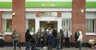 В Британии предсказали рост цен и безработицы из-за войны с Ираном