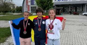 Naționala Moldovei a cucerit trei medalii la europenele feminine de lupte U-15