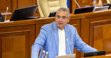 Usatîi a propus să fie scris un nou imn pentru Moldova: Cu cel actual, doar la parastas