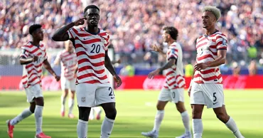 FIFA оштрафовала нападающего США на $40 000 после скандала с красной карточкой
