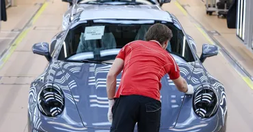 Concedieri masive la Porsche: Până la 4.000 de locuri de muncă, în pericol