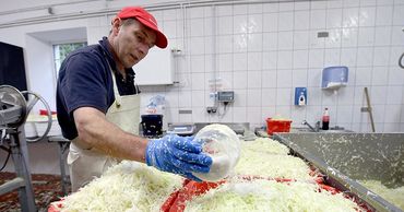 Ученые назвали защищающие от коронавируса продукты.