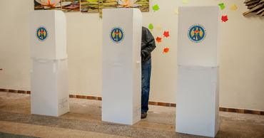 Граждане Молдовы требуют открыть больше избирательных участков в Европе.