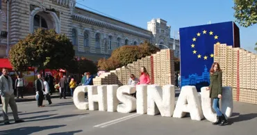 Chișinăul se pregătește de Hram: Sute de muncitori, implicați în amenajarea orașului