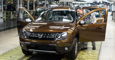 Dacia предлагает сотрудникам до 240 тыс. леев за добровольный уход