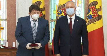 В аппарате президента заявили, что Додон не знаком с бизнесменом Айзиным.
