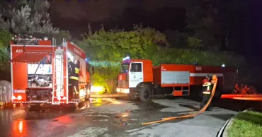 На Чеканах загорелись складские помещения
