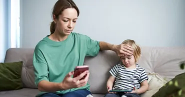 Педиатр: Родители всё чаще лечат детей по ChatGPT — это опасно