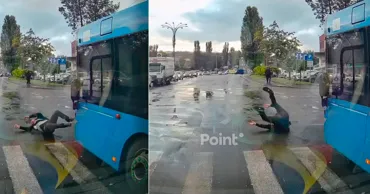 В Кишиневе автобус сбил на "зебре" пешехода: момент ДТП попал на видео