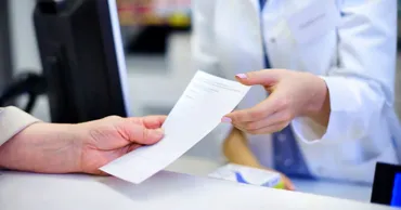 Власти Молдовы не откажутся от бумажных медицинских справок полностью