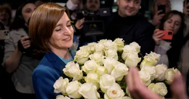 Президентура опубликовала список подарков, полученных Санду: колье, серебро, ковер