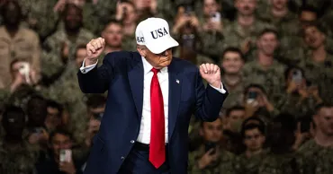 Trump a dansat în fața marinarilor americani pe melodia YMCA