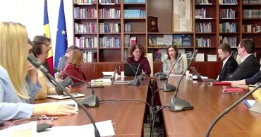 Лилиана Вицу ответила на английском на вопрос депутата, заданный на русском языке